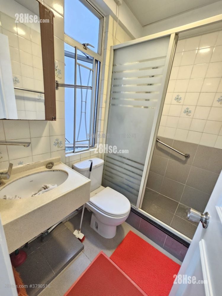 Hung Yat Building Sell 2 Bedrooms , 1 Bathroom 342 ft²