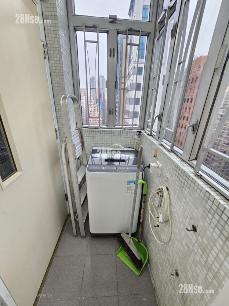 Hung Yat Building Sell 2 Bedrooms , 1 Bathroom 342 ft²