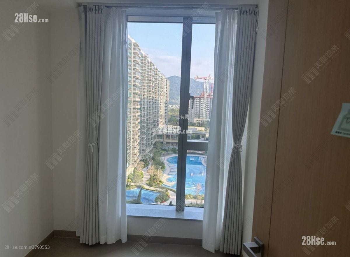 Grand Mayfair  Rental 773 ft²