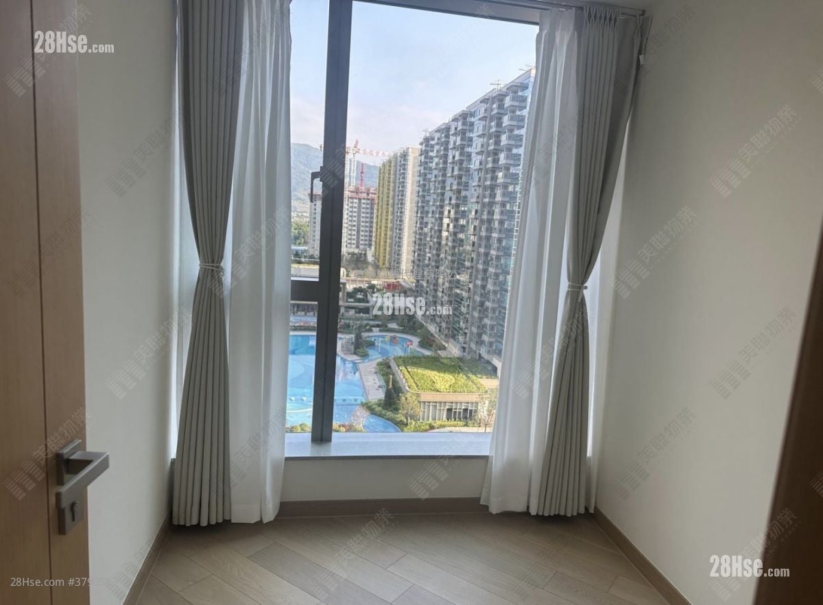 Grand Mayfair  Rental 773 ft²