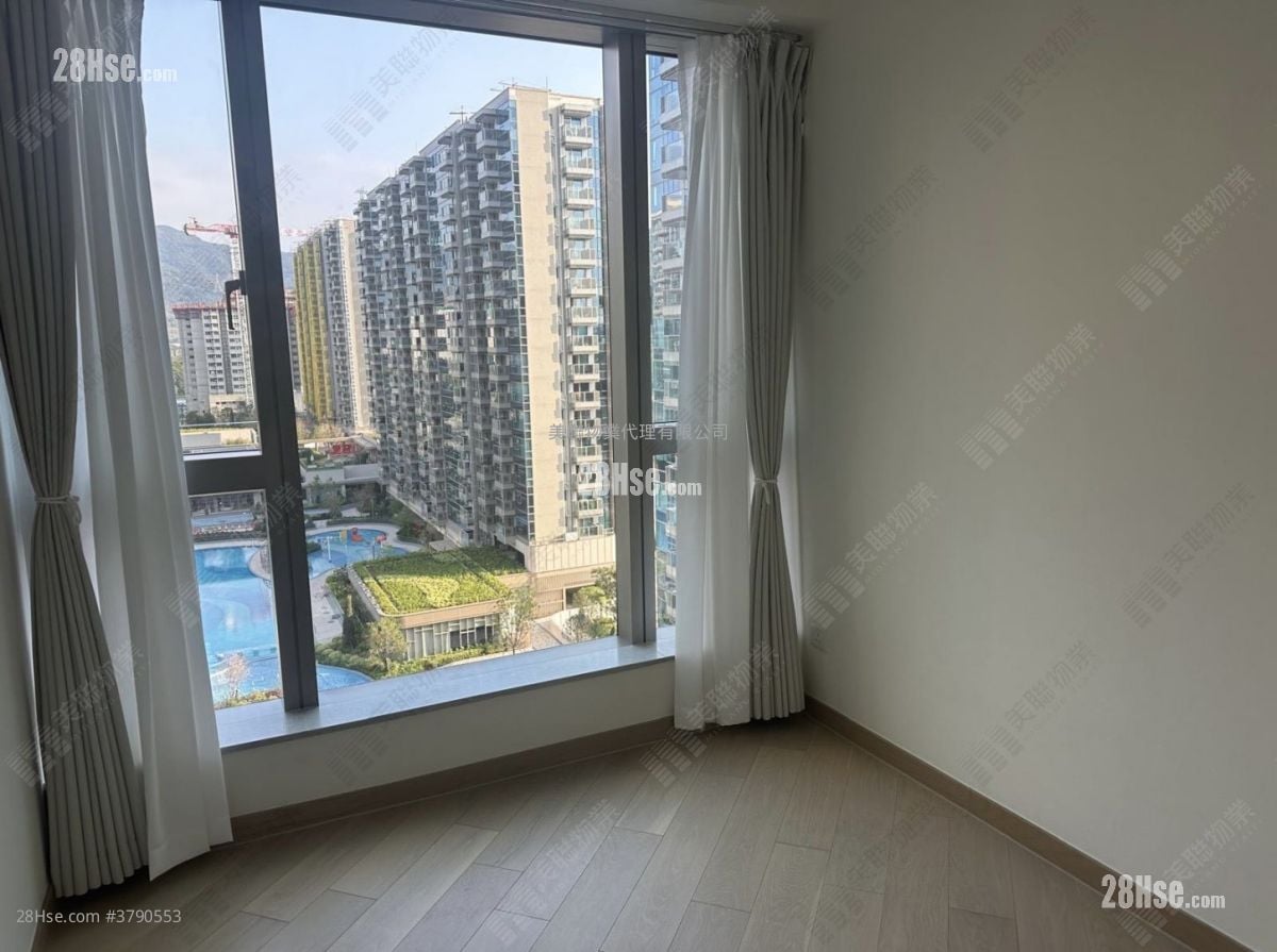 Grand Mayfair  Rental 773 ft²