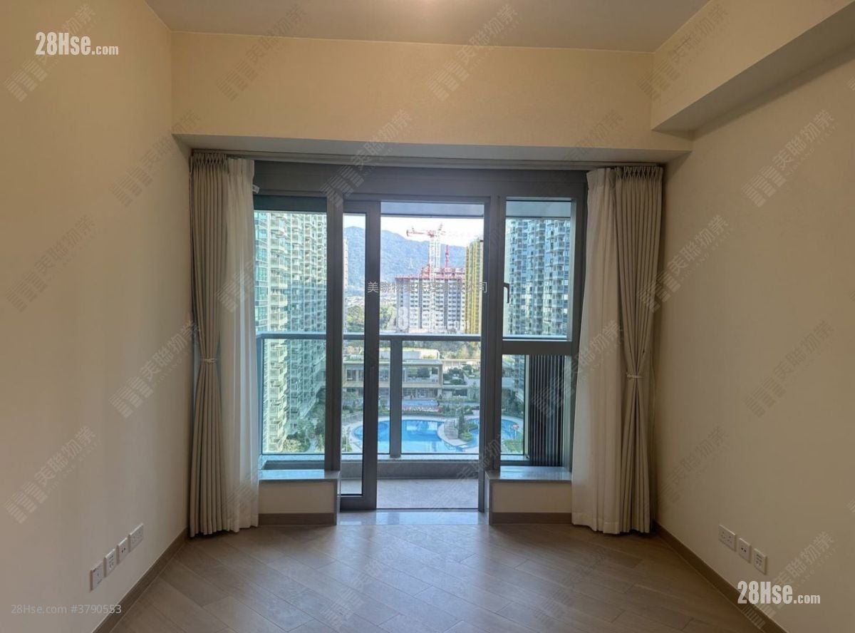 Grand Mayfair  Rental 773 ft²