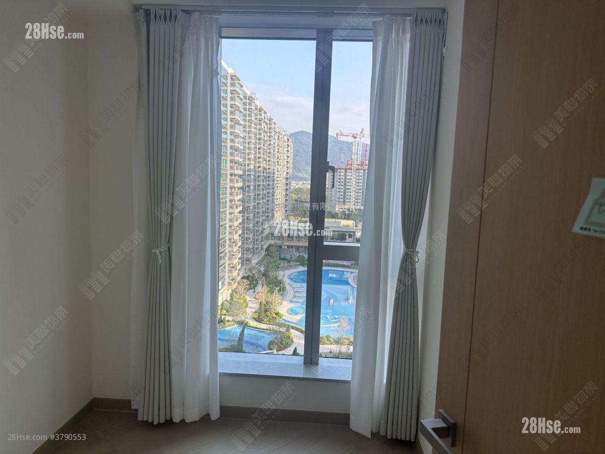 Grand Mayfair  Rental 773 ft²