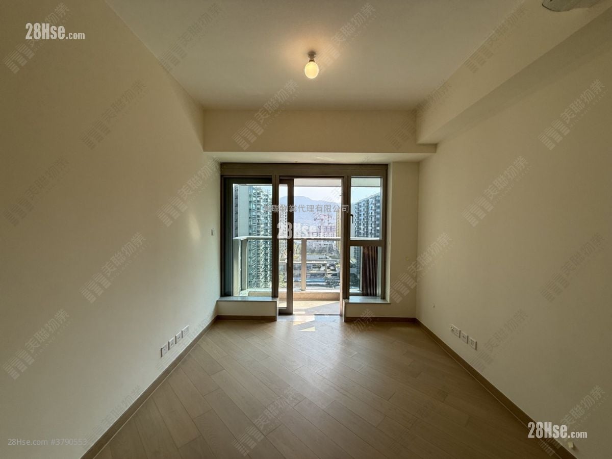 Grand Mayfair  Rental 773 ft²