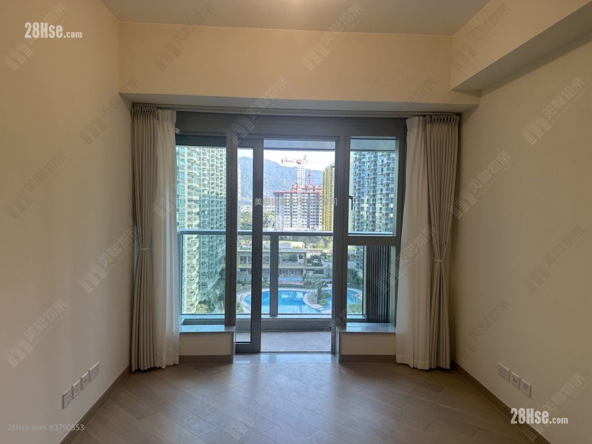 Grand Mayfair  Rental 773 ft²