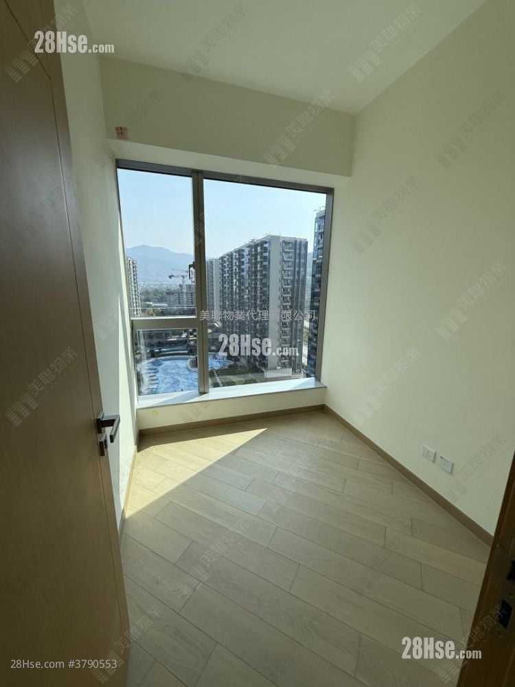 Grand Mayfair  Rental 773 ft²