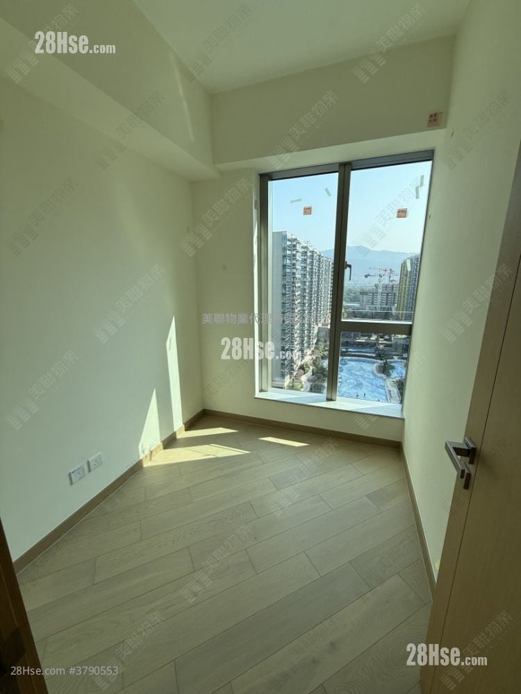 Grand Mayfair  Rental 773 ft²