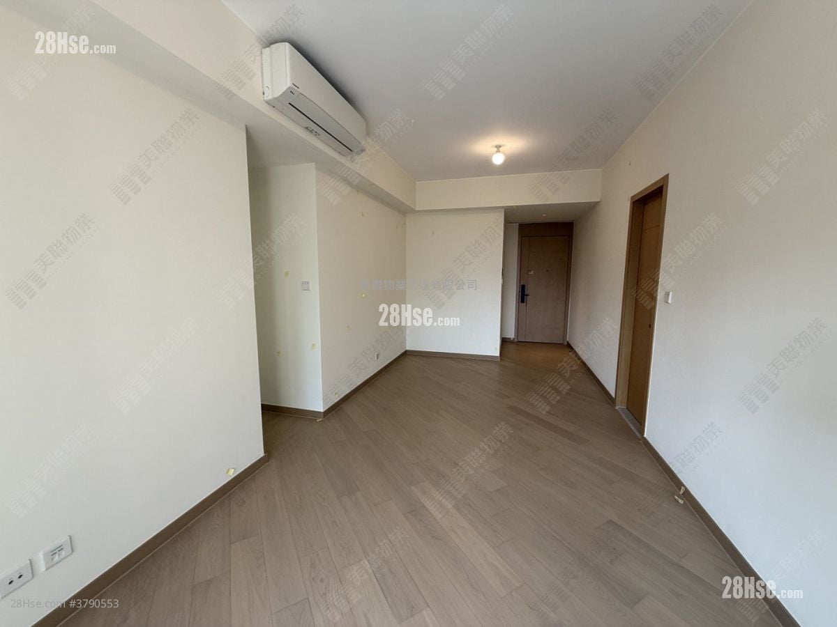 Grand Mayfair  Rental 773 ft²