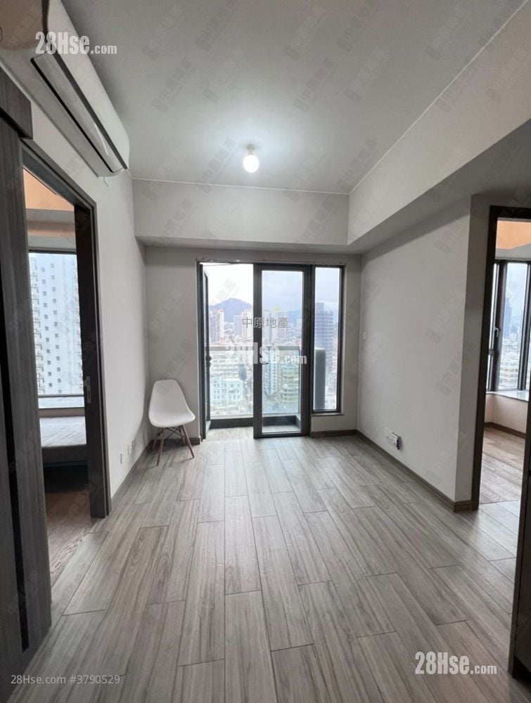 Park One Sell 3 Bedrooms , 1 Bathroom 418 ft²