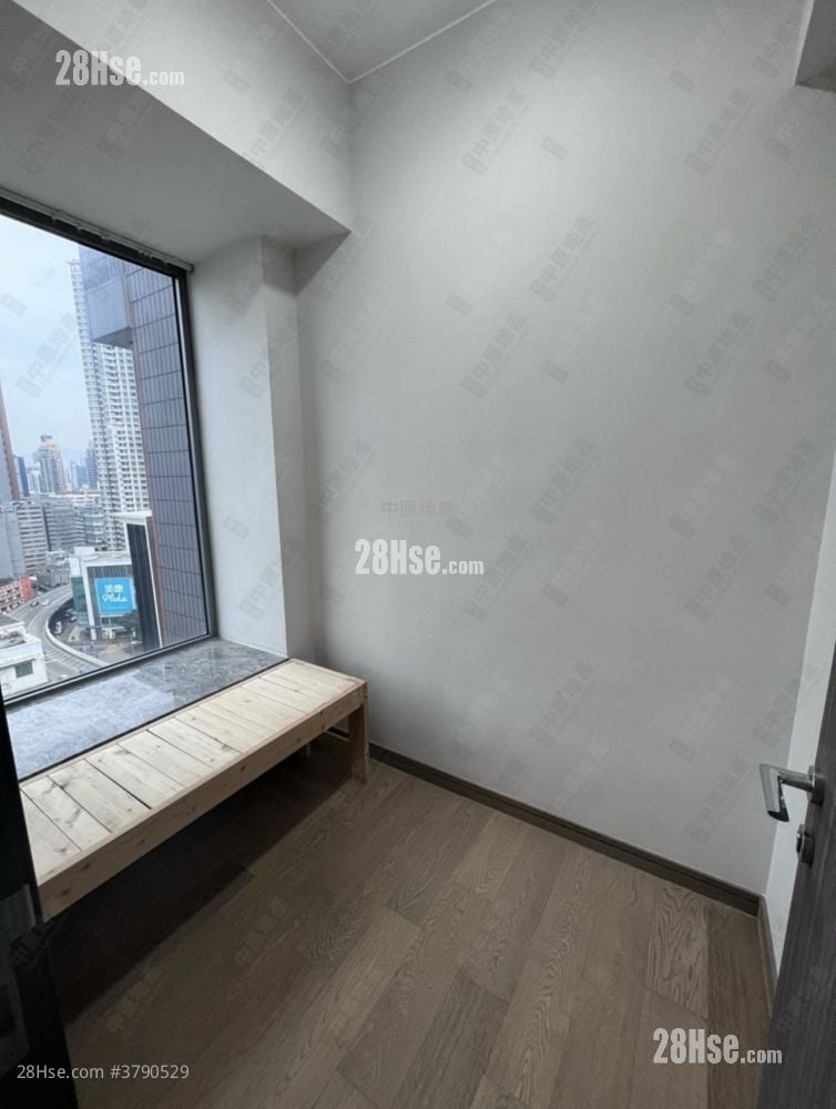 Park One Sell 3 Bedrooms , 1 Bathroom 418 ft²