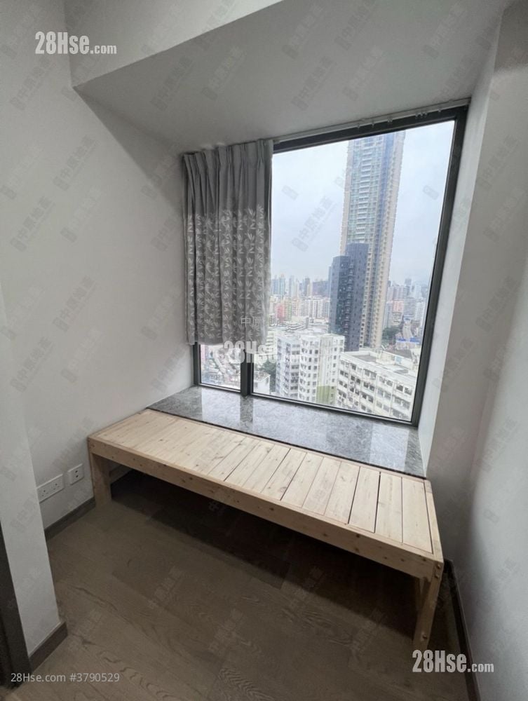 Park One Sell 3 Bedrooms , 1 Bathroom 418 ft²