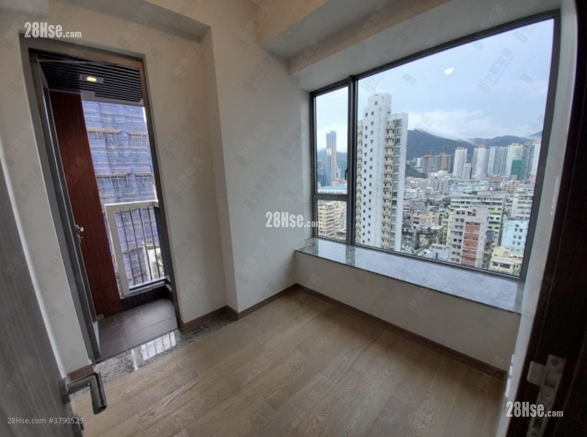 Park One Sell 3 Bedrooms , 1 Bathroom 418 ft²