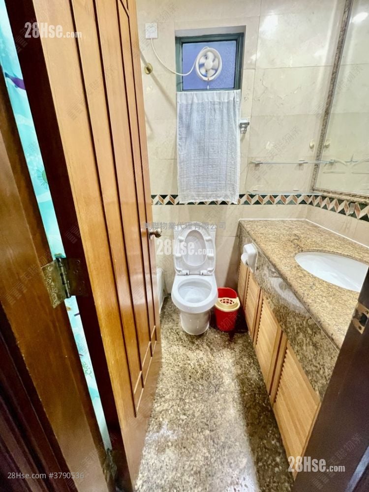 Woodland Crest Sell 3 Bedrooms 942 ft²