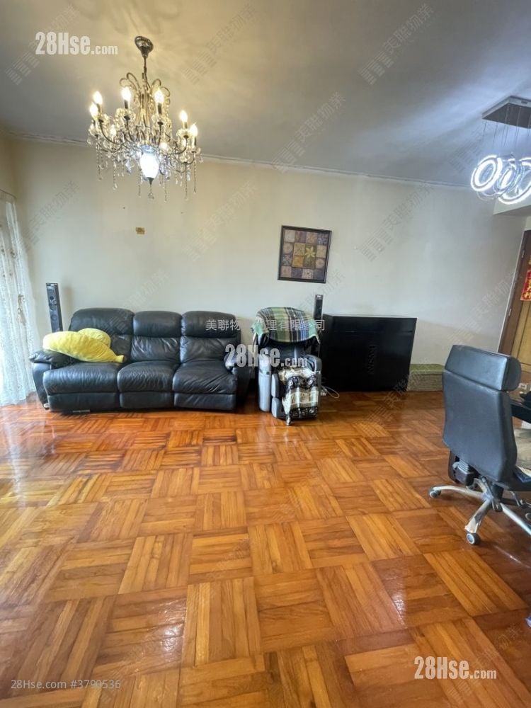 Woodland Crest Sell 3 Bedrooms 942 ft²