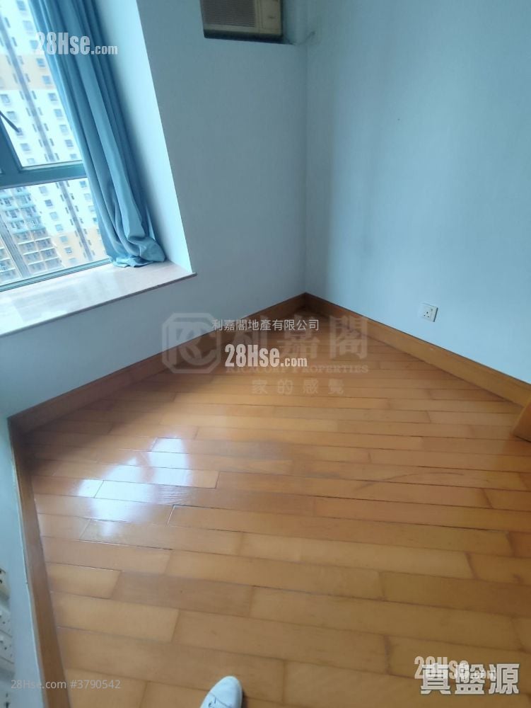 Aquamarine Sell 2 Bedrooms 502 ft²