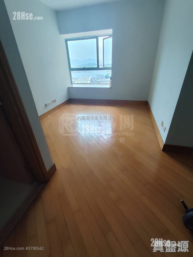 Aquamarine Sell 2 Bedrooms 502 ft²