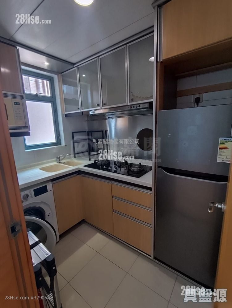 Aquamarine Sell 2 Bedrooms 502 ft²