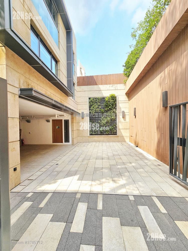 The Woods Sell 3 Bedrooms , 5+ Bathrooms 2,068 ft²