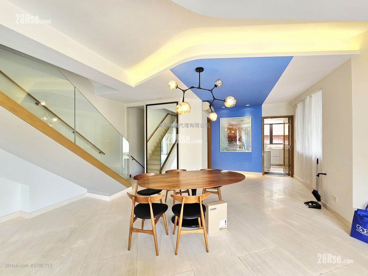 The Woods Sell 3 Bedrooms , 5+ Bathrooms 2,068 ft²