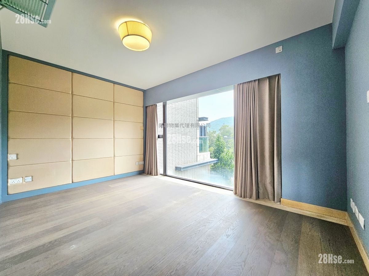 The Woods Sell 3 Bedrooms , 5+ Bathrooms 2,068 ft²