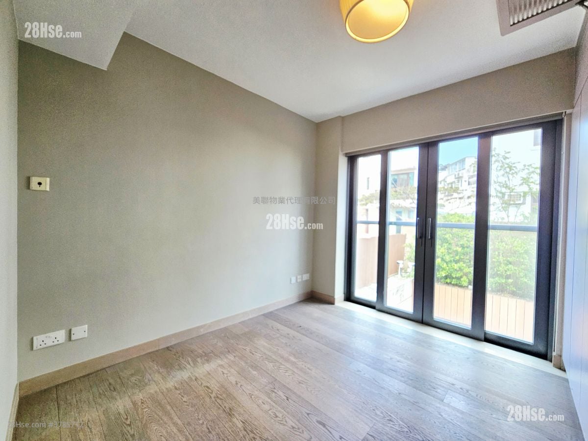 The Woods Sell 3 Bedrooms , 5+ Bathrooms 2,068 ft²