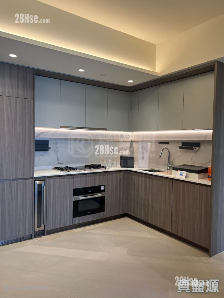 Pano Harbour Rental 781 ft²