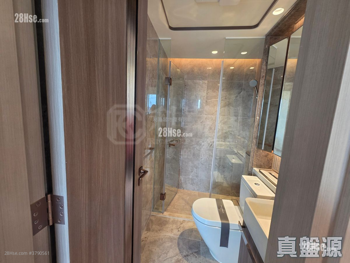 Pano Harbour Rental 781 ft²