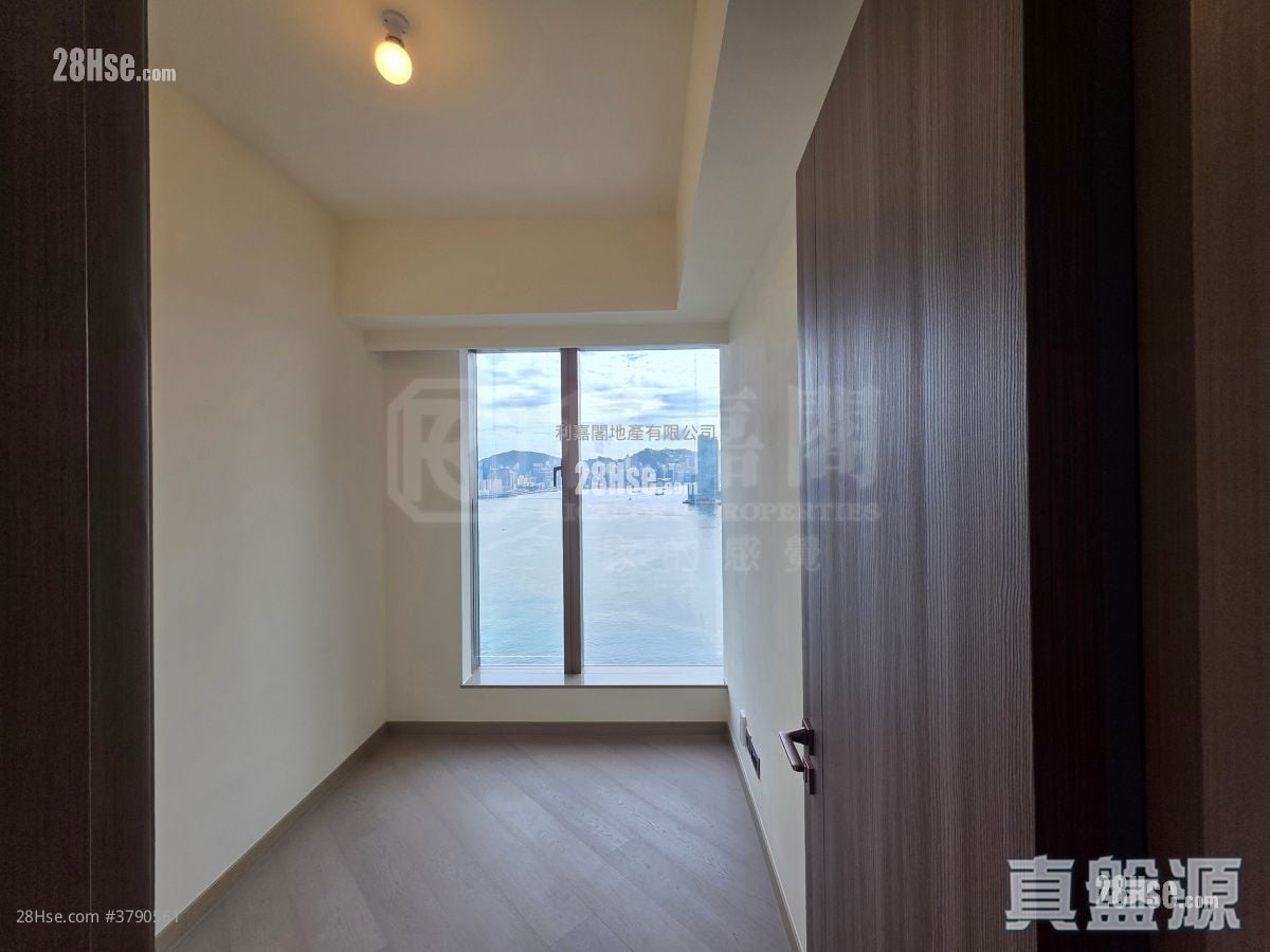 Pano Harbour Rental 781 ft²