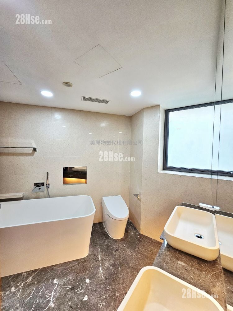 The Woods Sell 3 Bedrooms , 5+ Bathrooms 2,068 ft²