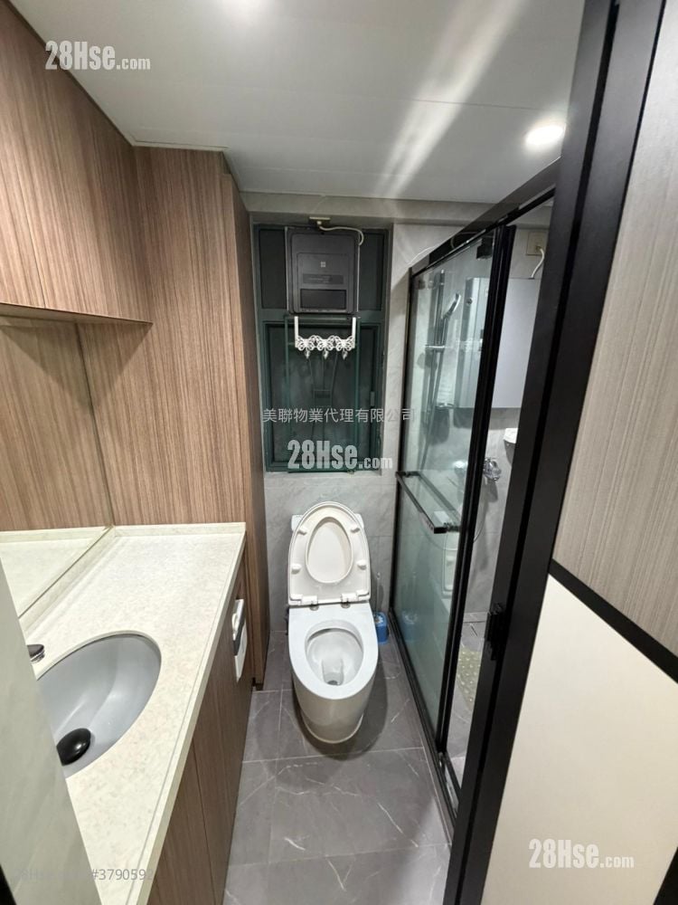 The Metro City Rental 3 Bedrooms , 2 Bathrooms 538 ft²