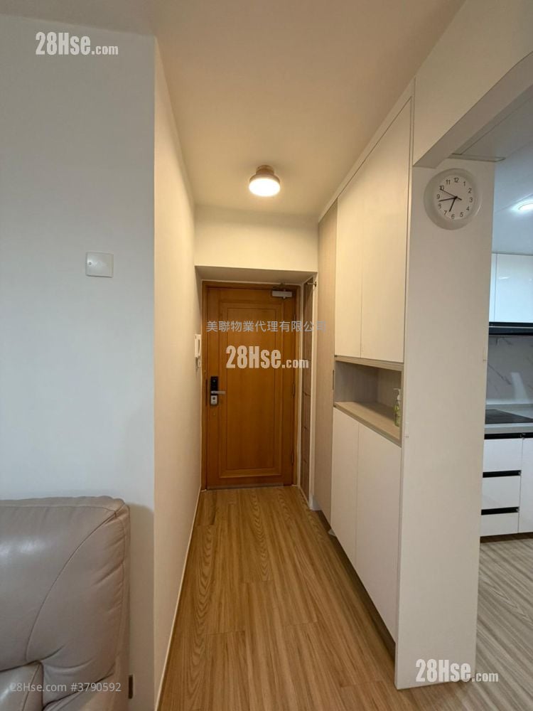 The Metro City Rental 3 Bedrooms , 2 Bathrooms 538 ft²