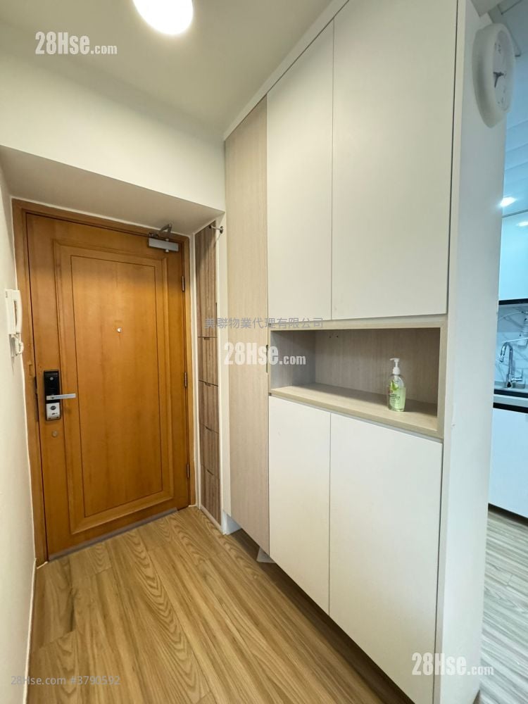 The Metro City Rental 3 Bedrooms , 2 Bathrooms 538 ft²