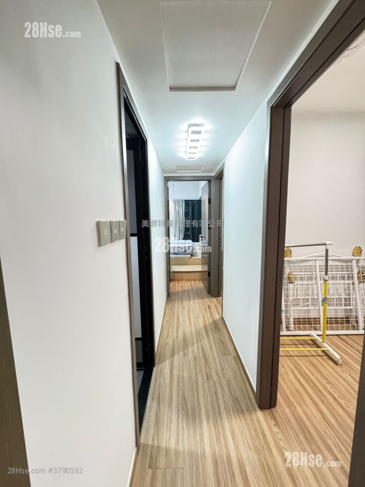 The Metro City Rental 3 Bedrooms , 2 Bathrooms 538 ft²