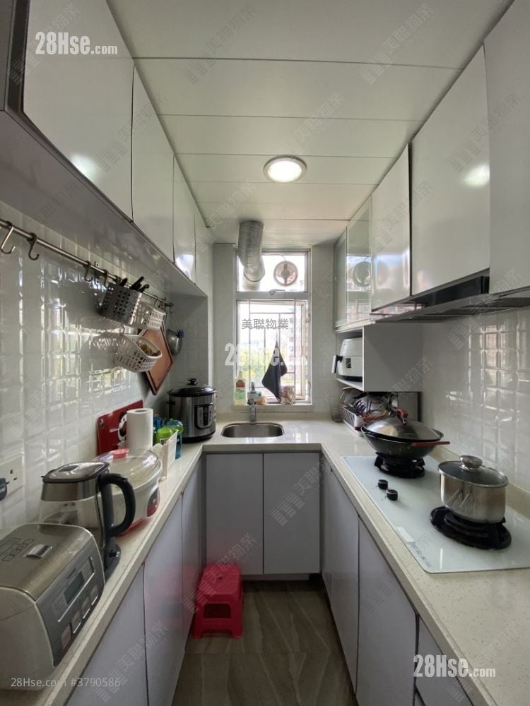 Treasure Court Sell 3 Bedrooms 578 ft²