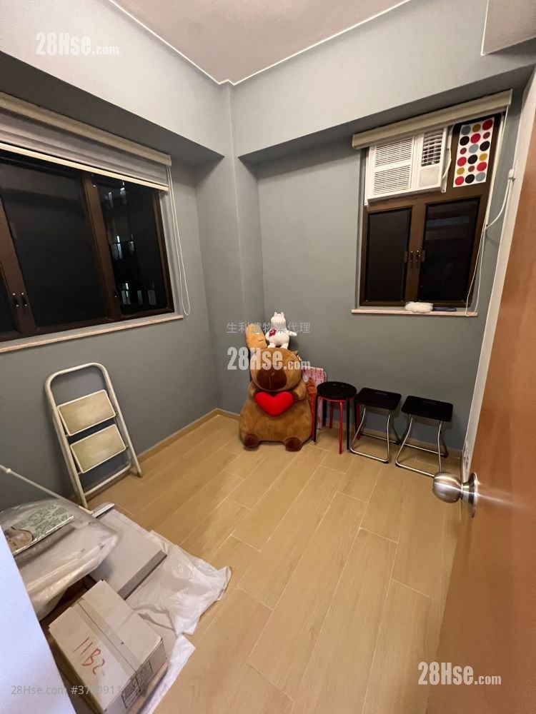 Fung Yue Mansion Rental 2 Bedrooms , 1 Bathroom 303 ft²