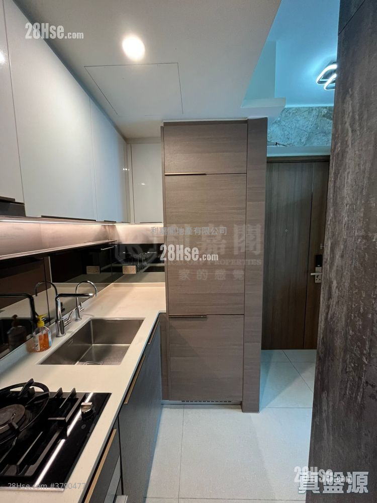 Aurora Sell 2 Bedrooms , 1 Bathroom 423 ft²