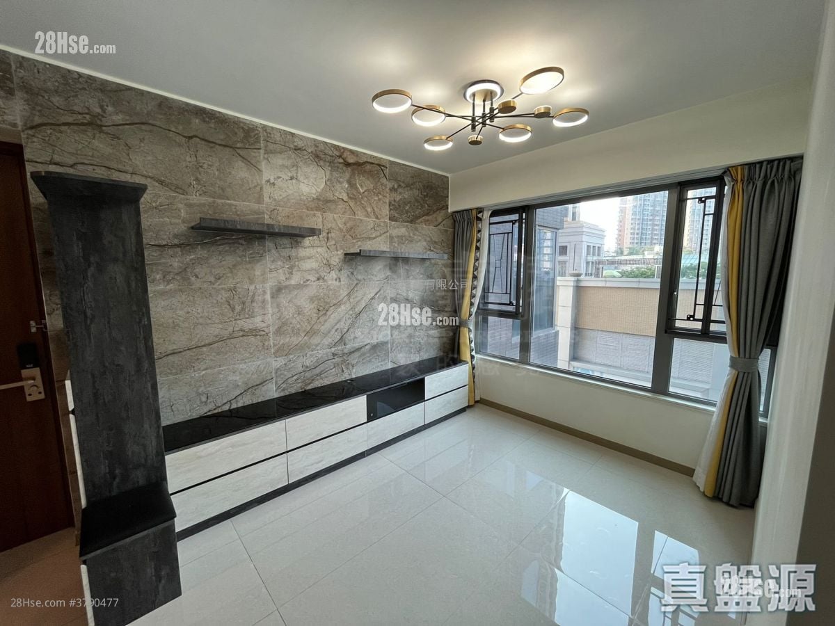 Aurora Sell 2 Bedrooms , 1 Bathroom 423 ft²