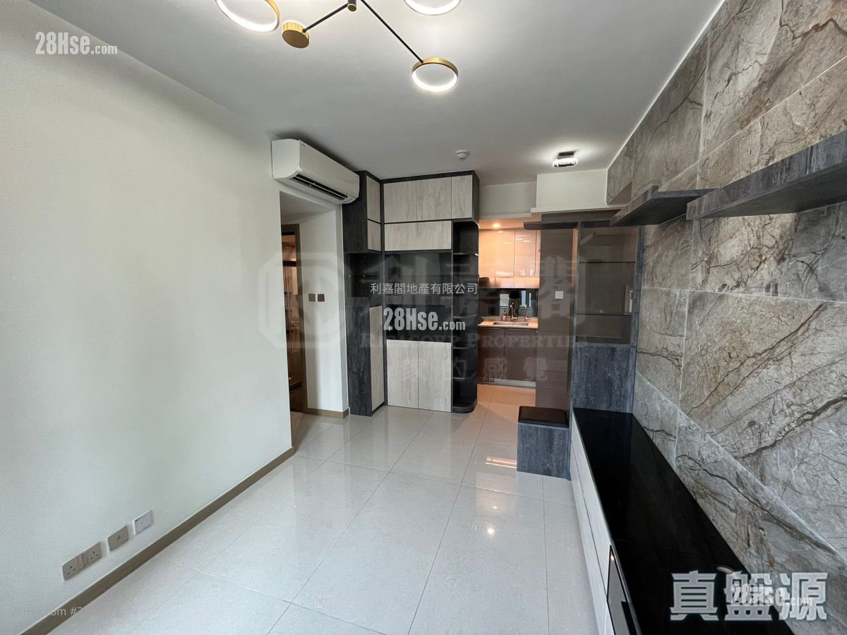 Aurora Sell 2 Bedrooms , 1 Bathroom 423 ft²