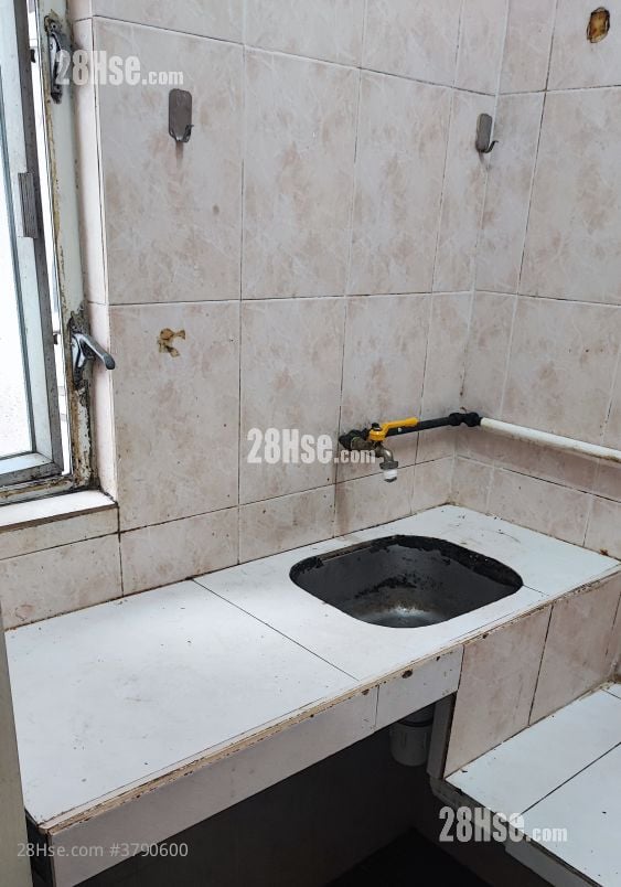 单幢楼房 售盘 3 房 , 1 浴室 411 平方尺