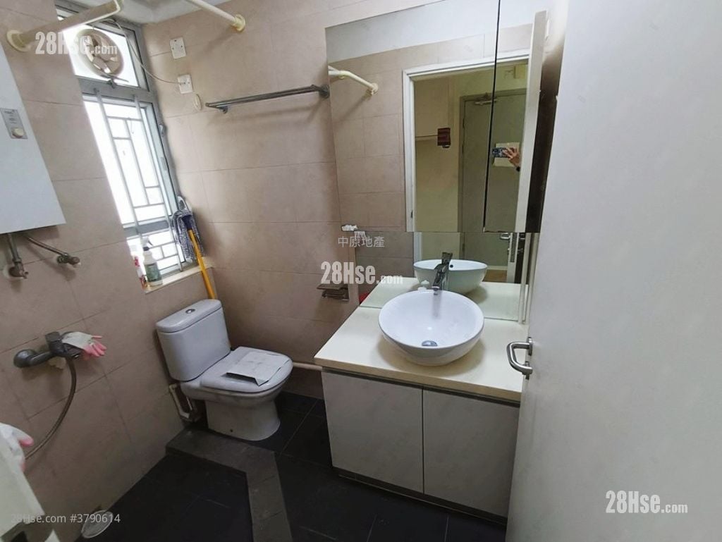 Sheung Chui Court Sell 2 Bedrooms , 1 Bathroom 439 ft²