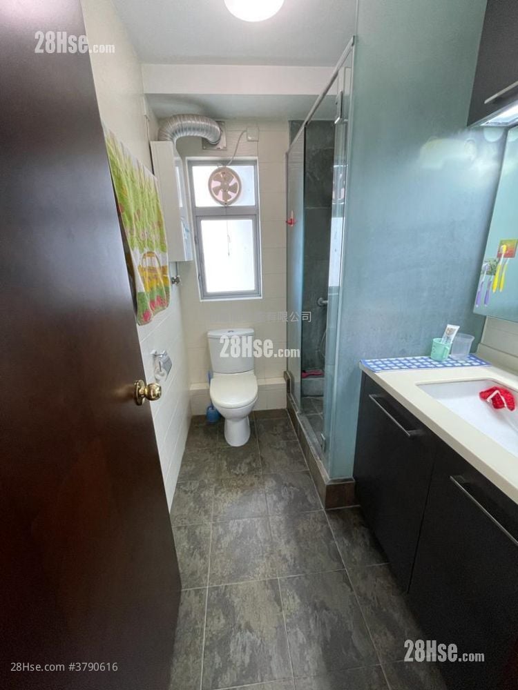 Mei Foo Sun Chuen Sell 4 Bedrooms , 2 Bathrooms 1,327 ft²