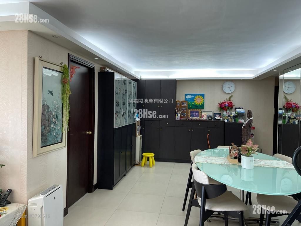 Mei Foo Sun Chuen Sell 4 Bedrooms , 2 Bathrooms 1,327 ft²