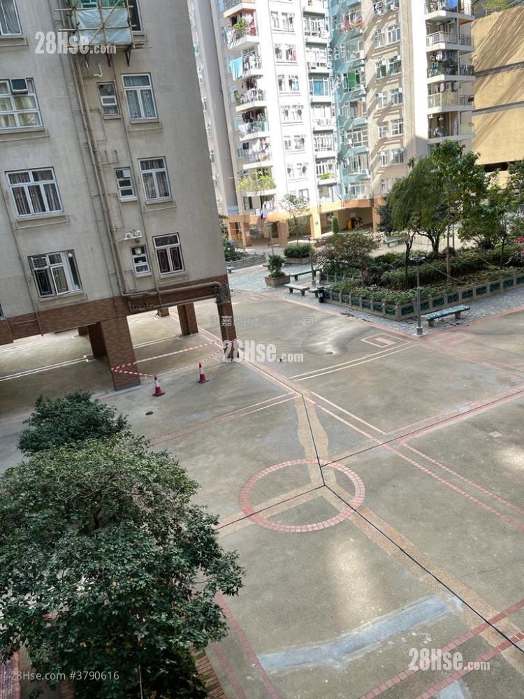 Mei Foo Sun Chuen Sell 4 Bedrooms , 2 Bathrooms 1,327 ft²