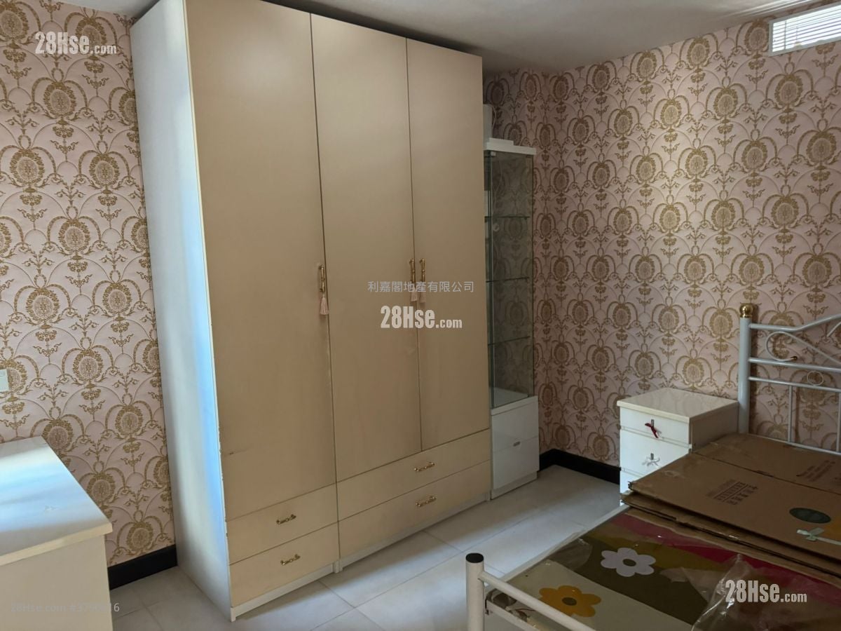 Mei Foo Sun Chuen Sell 4 Bedrooms , 2 Bathrooms 1,327 ft²