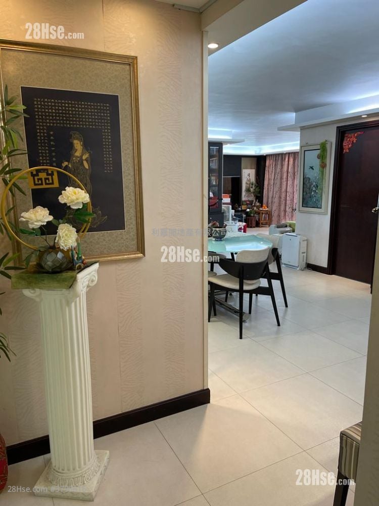Mei Foo Sun Chuen Sell 4 Bedrooms , 2 Bathrooms 1,327 ft²