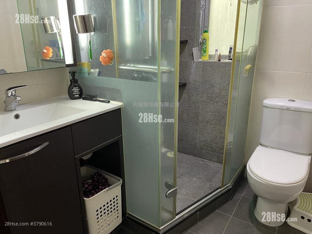 Mei Foo Sun Chuen Sell 4 Bedrooms , 2 Bathrooms 1,327 ft²