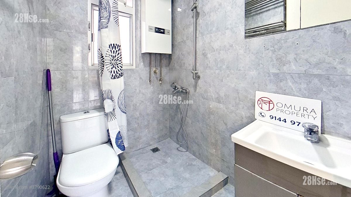 浴室: 西边街8-10号 租盘 2 房 , 1 浴室 425 平方尺