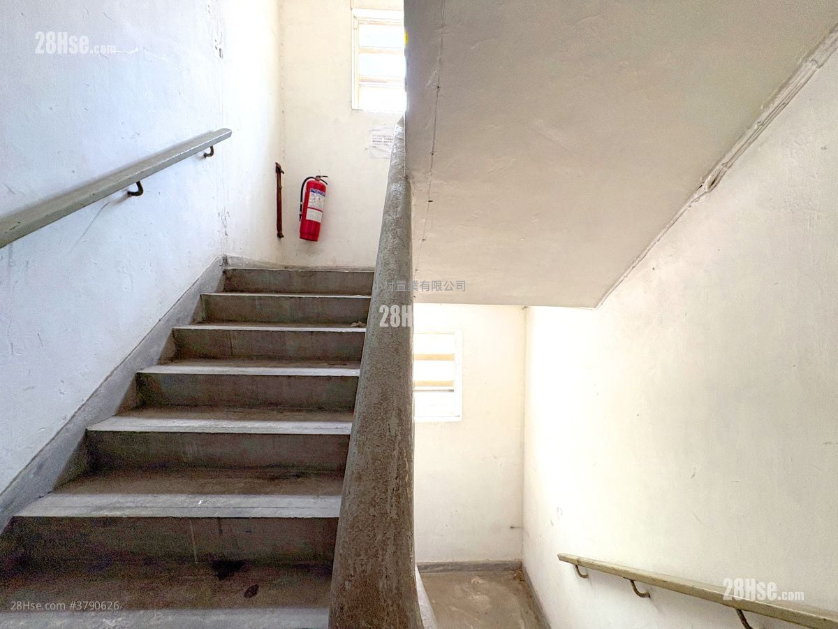 main door: 2B-4 Second Stree Rental Studio , 1 Bathroom 339 ft²