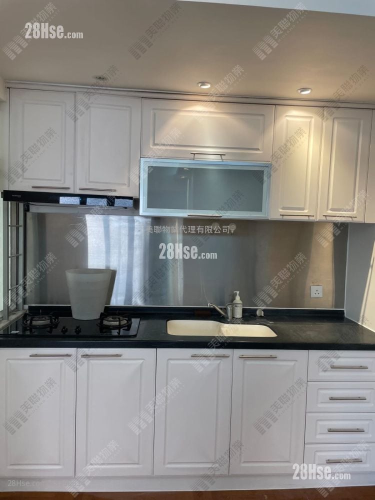 Hilton Plaza Sell Studio , 1 Bathroom 283 ft²