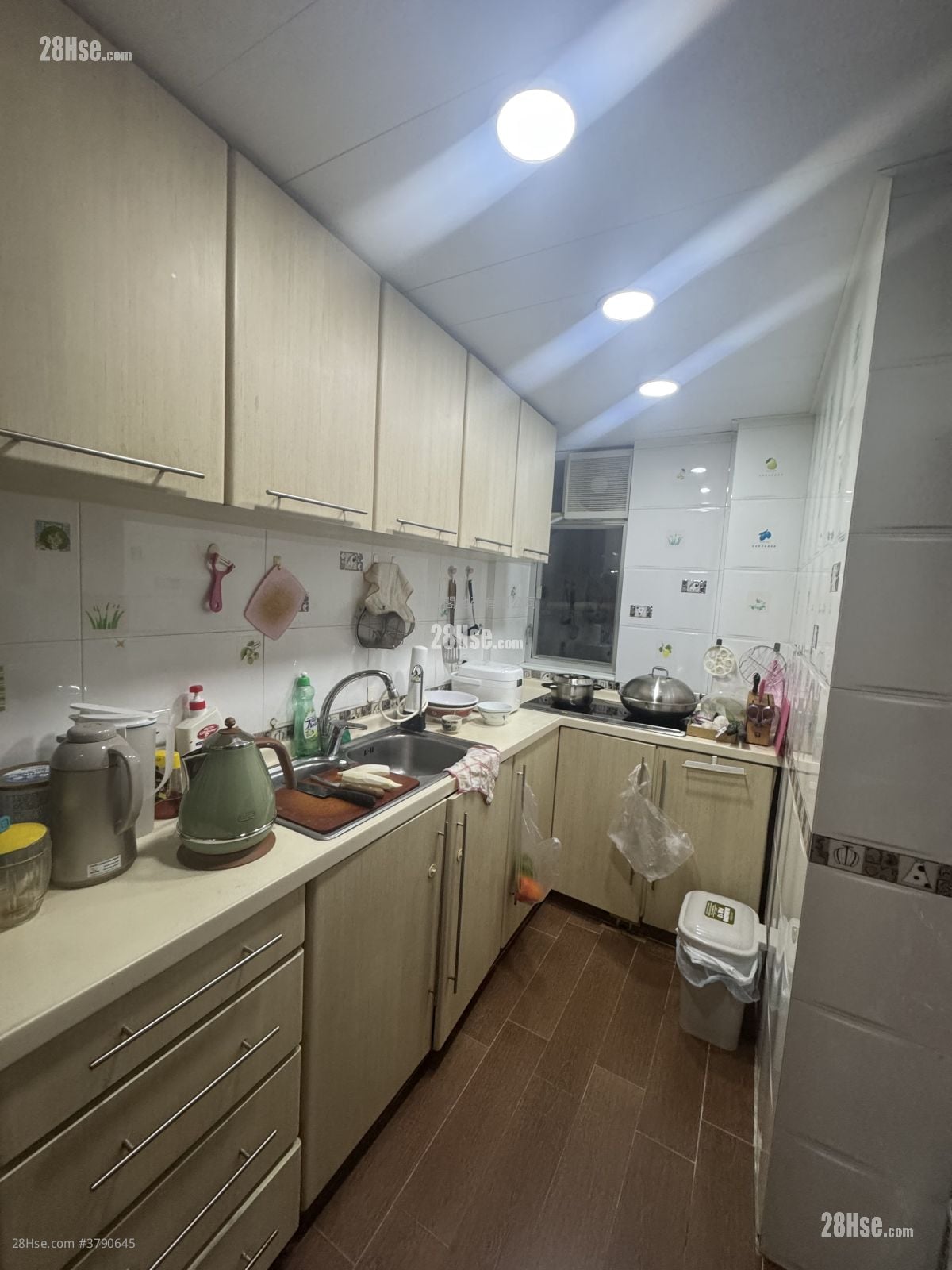 Mei Foo Sun Chuen Sell 2 Bedrooms , 2 Bathrooms 685 ft²